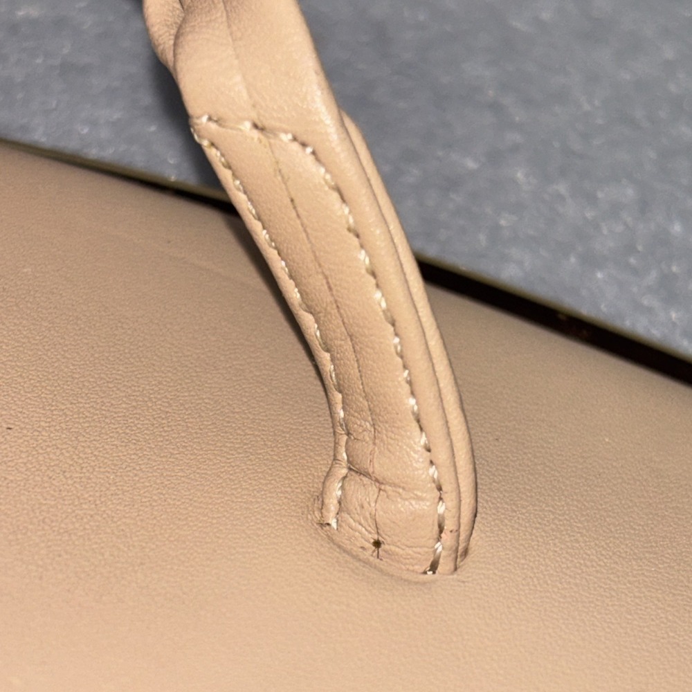 Dolce Vita Nude Thong T Strap Leather Flip Flops Gold Trim Women's 8.5 EC - Picture 12 of 16